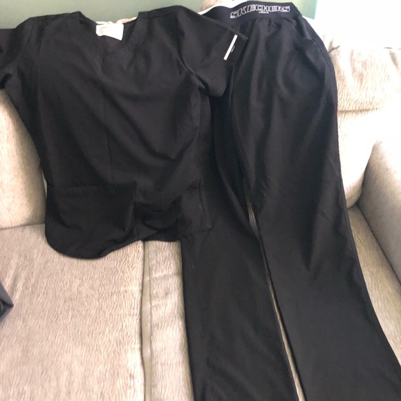 SCRUBS - Picture 5 of 8